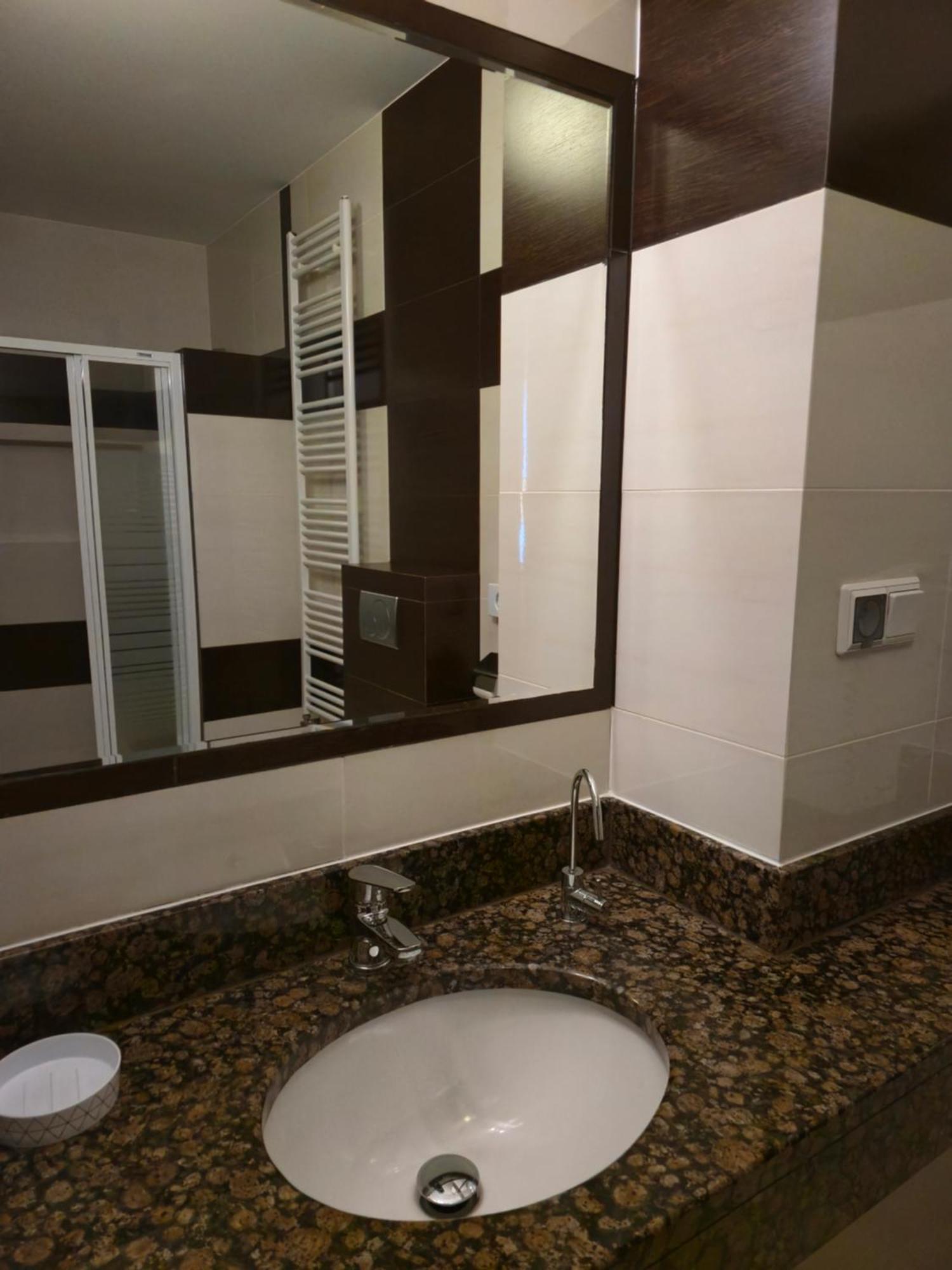 Hotel Dworski Galaktyczny Park Warzymice Exterior foto